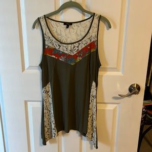 Three sleeveless tops  2. L 1 Xl great for beach cover up.